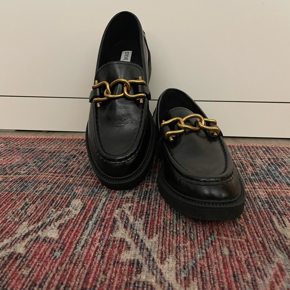 NEW! Steve Madden Chain loafers